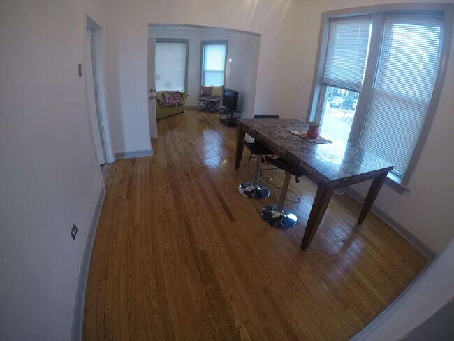 1700 N Monticello Ave, Unit 1 in Chicago, IL - Foto de edificio - Building Photo