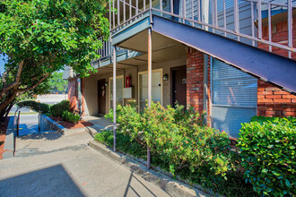 McCart Apartments in Fort Worth, TX - Building Photo - Building Photo