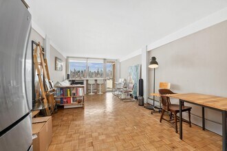 899 JFK Blvd E in Weehawken, NJ - Building Photo - Building Photo