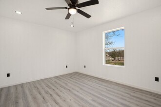 221 Roberts St in San Antonio, TX - Building Photo - Building Photo