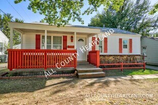 208 W Kittyhawk Dr in Midwest City, OK - Building Photo