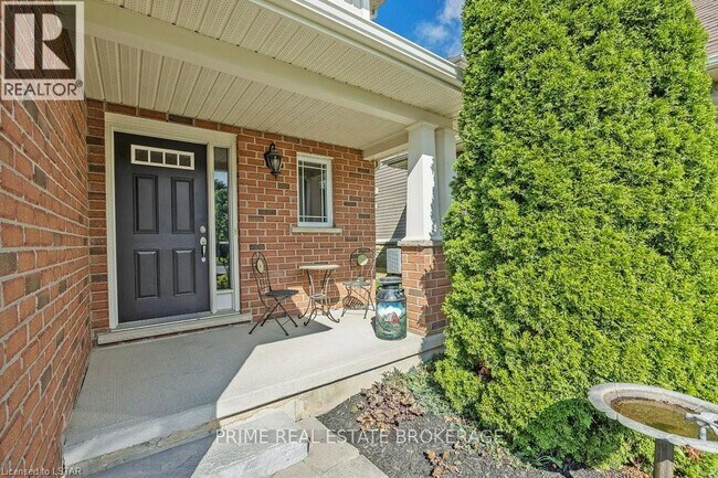 6 Peach Tree Blvd in St Thomas, ON - Building Photo - Building Photo