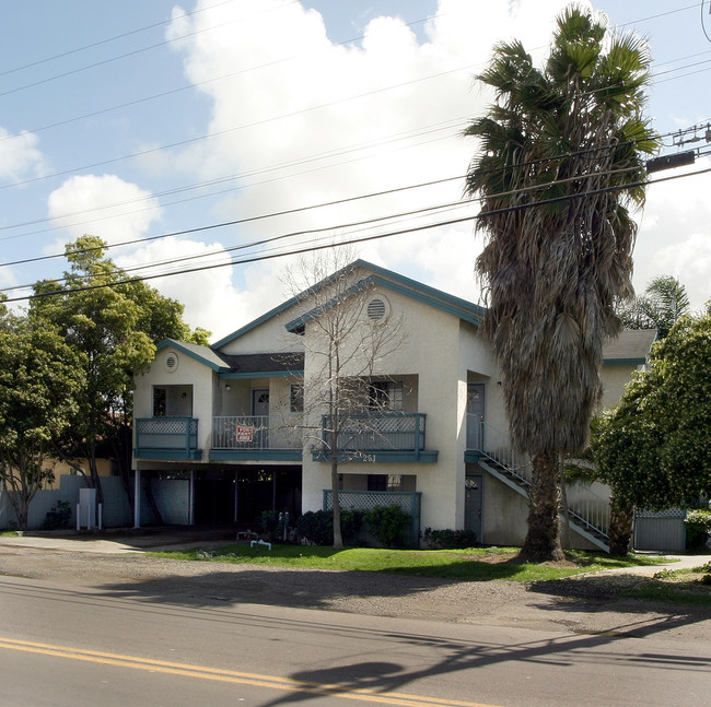 Oxford Apartments in Chula Vista, CA - Building Photo - Building Photo