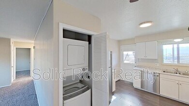 1027 Westmoreland Rd in Colorado Springs, CO - Foto de edificio - Building Photo