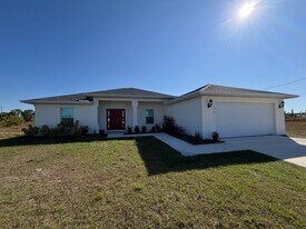 1018 Vogiantzis Pkwy in Cape Coral, FL - Building Photo