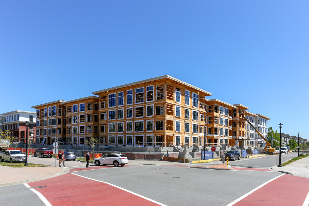 Trafalgar Square in Richmond, BC - Building Photo