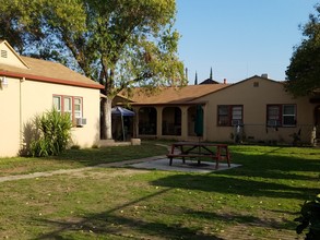 18th Street Apartments in Modesto, CA - Building Photo - Building Photo