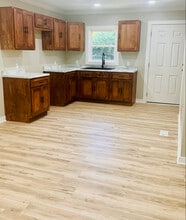 145 Locust Ave in Mc Kenzie, TN - Foto de edificio - Building Photo