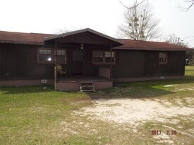 12 S 2nd St in Glenwood, GA - Building Photo