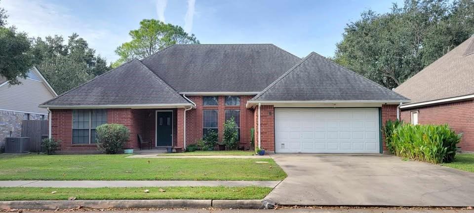 6 Janthina St in Bay City, TX - Building Photo