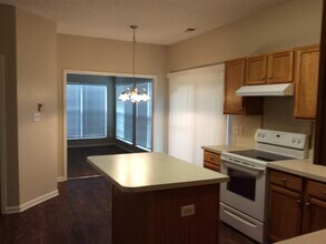 11632 Larix Dr in Charlotte, NC - Foto de edificio - Building Photo