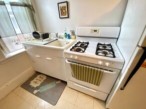 16 Parkman St, Unit #1 in Brookline, MA - Foto de edificio - Building Photo