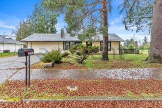 12917 NE Holladay St in Portland, OR - Building Photo - Building Photo