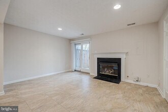 6544 Morning Meadow Dr in Alexandria, VA - Building Photo - Building Photo