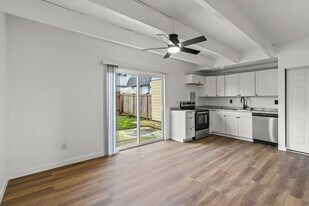 8803 11th St NE in Lake Stevens, WA - Building Photo