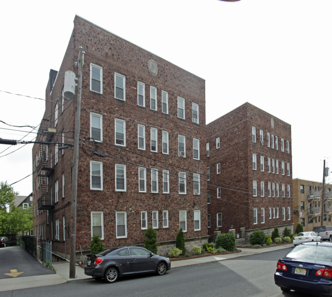 Carol Management Apartments in Palisades Park, NJ - Building Photo - Building Photo