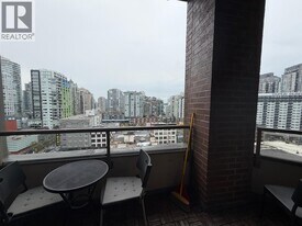 1010 Howe St in Vancouver, BC - Building Photo