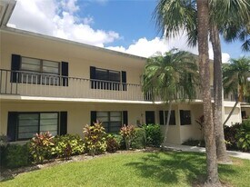 7050 Fairway Bend Ln in Sarasota, FL - Building Photo