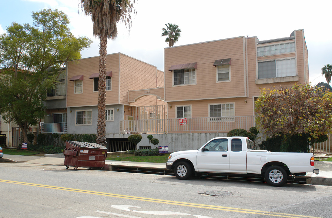 1030 E Palmer Ave in Glendale, CA - Building Photo