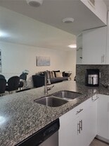 4555 NW 99th Ave in Doral, FL - Building Photo