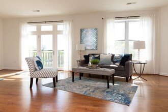 670 Town Center Dr in Newport News, VA - Building Photo - Building Photo