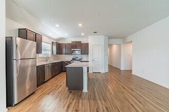 322 Arnage Dr in Hutto, TX - Building Photo - Building Photo