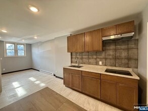 300 Harrison Ave in Harrison, NJ - Building Photo - Building Photo