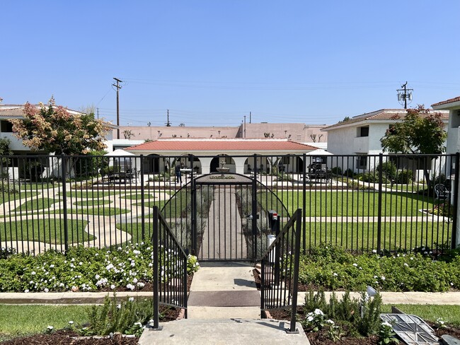 La Casa Brea Apartments in Brea, CA - Building Photo - Building Photo