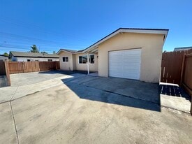 1685 Donax Ave in San Diego, CA - Building Photo