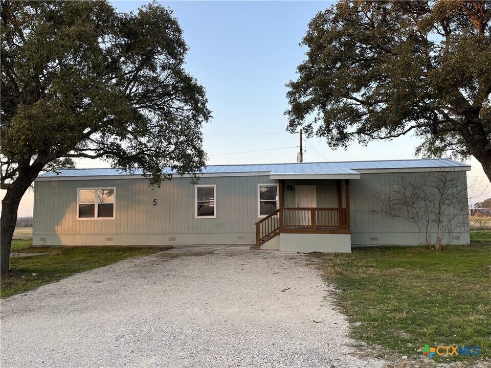 4001 FM 20 in Seguin, TX - Building Photo