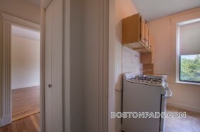 1160 Commonwealth Ave, Unit 18 in Boston, MA - Building Photo