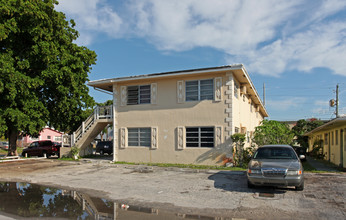 495 NW 43rd Ct in Oakland Park, FL - Building Photo - Building Photo