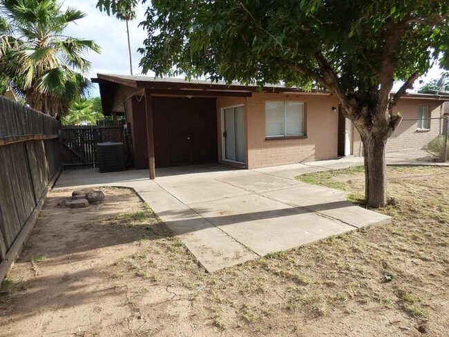 8424 W Monterosa St in Phoenix, AZ - Building Photo - Building Photo