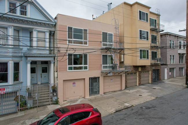 530 Bartlett St in San Francisco, CA - Building Photo - Building Photo