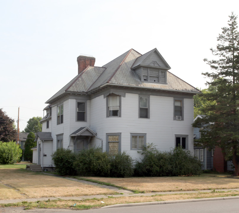 928 E Lincolnway in Mishawaka, IN - Building Photo