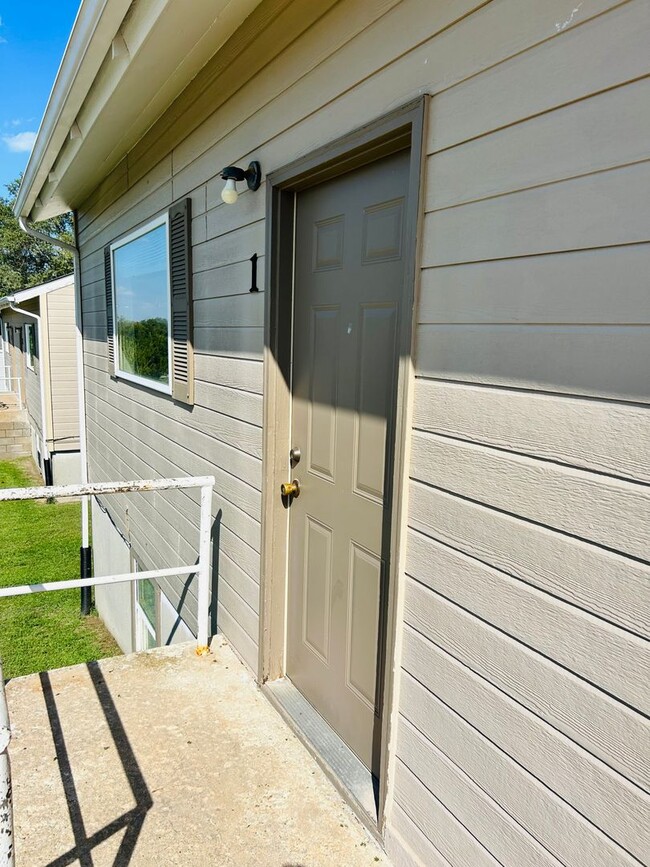 301 E Grandview Dr in Junction City, KS - Foto de edificio - Building Photo