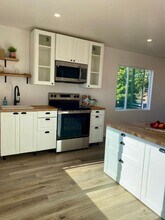4065 Sunnyhill Dr in Carlsbad, CA - Building Photo - Building Photo