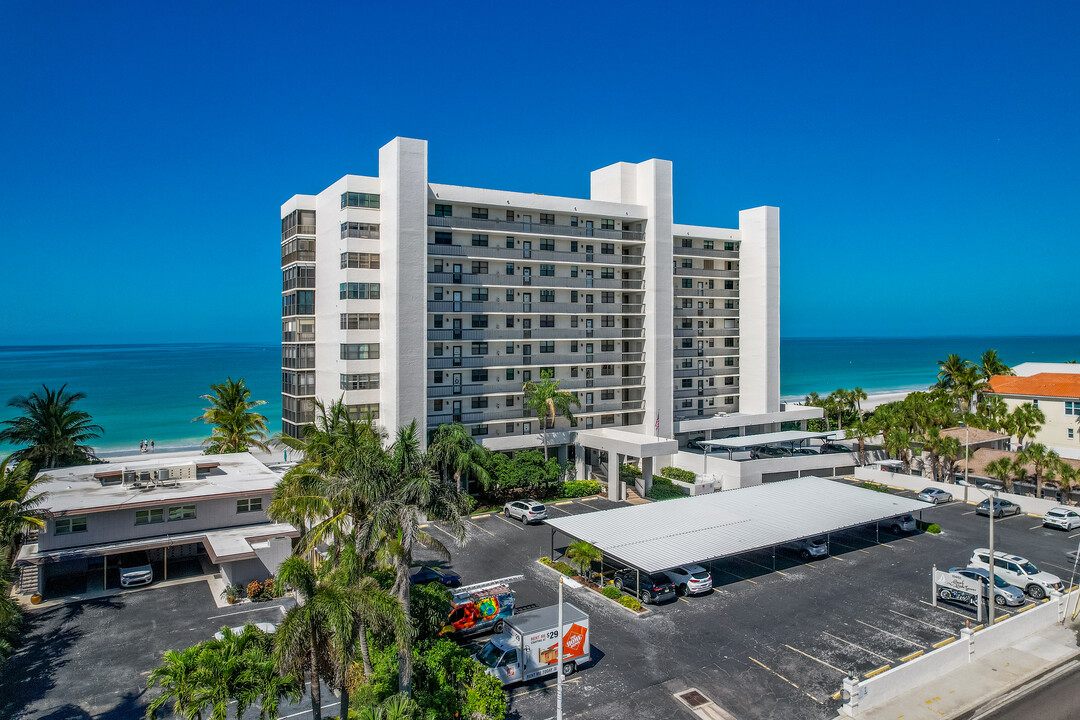 Surfside Towers Condos in Madeira Beach, FL - Building Photo