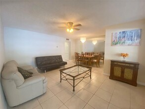 180 NE 12th Ave, Unit 12A in Hallandale Beach, FL - Foto de edificio - Building Photo