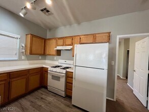 10155 Cedar Key Ave in Las Vegas, NV - Building Photo - Building Photo