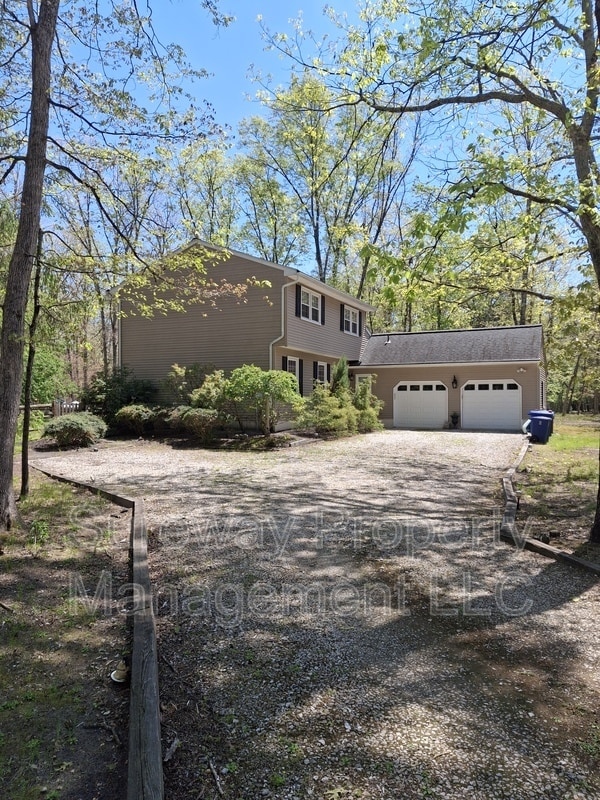 property at 44 Red Oak Dr