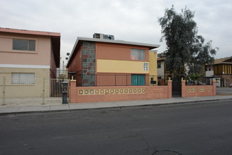 221 W New York Ave in Las Vegas, NV - Foto de edificio - Building Photo