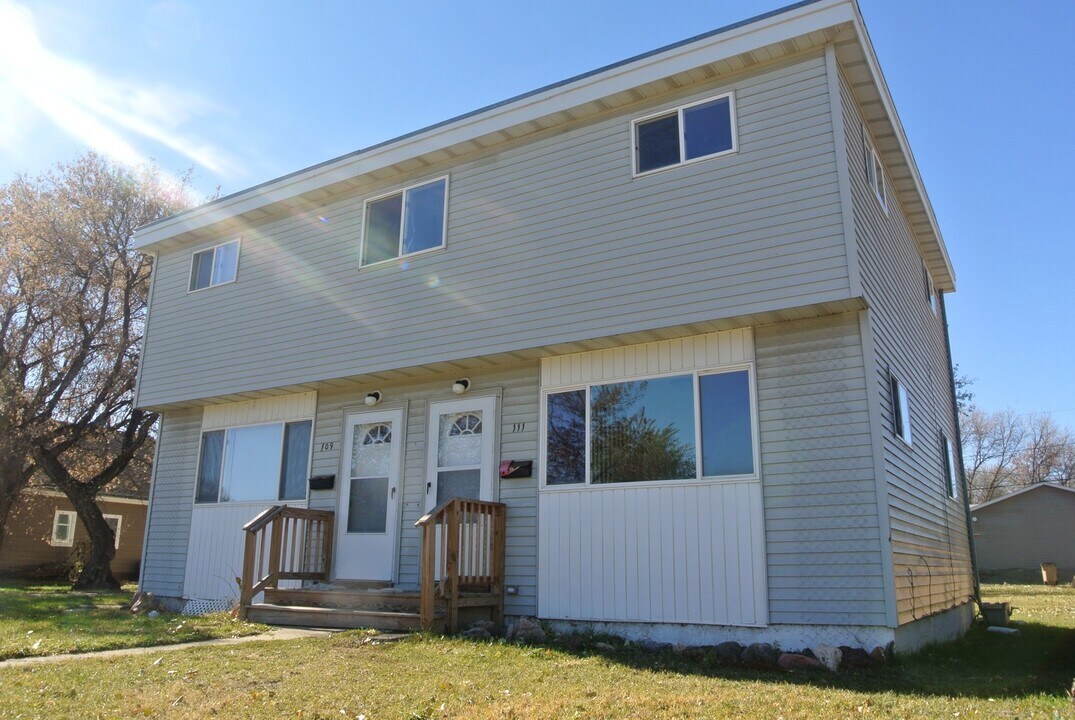 109-111 21st St NW in Minot, ND - Building Photo