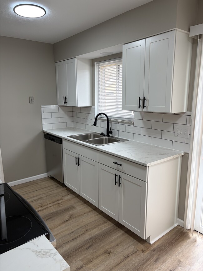 2728-2738-2738 Juno Pl in Fairlawn, OH - Building Photo - Building Photo