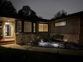 7434 W Wisconsin Ave in Wauwatosa, WI - Building Photo - Building Photo