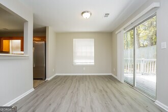 7127 Hazelwood Dr in Jonesboro, GA - Building Photo - Building Photo
