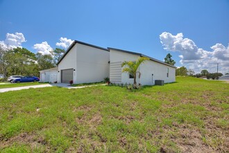 402 Oakland Ln in Poinciana, FL - Building Photo - Building Photo