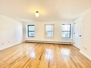 61-25 Woodside Ave in Queens, NY - Building Photo - Building Photo