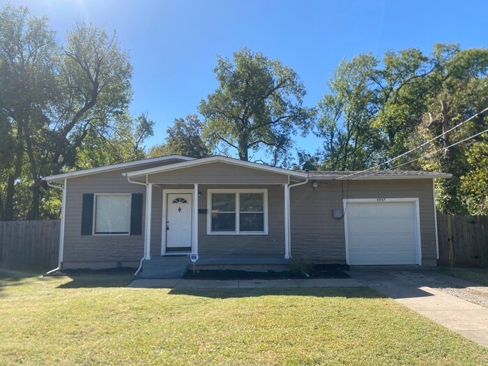 4947 Corrigan Dr in Dallas, TX - Building Photo