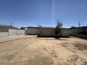 7747 W Weldon Ave in Phoenix, AZ - Foto de edificio - Building Photo